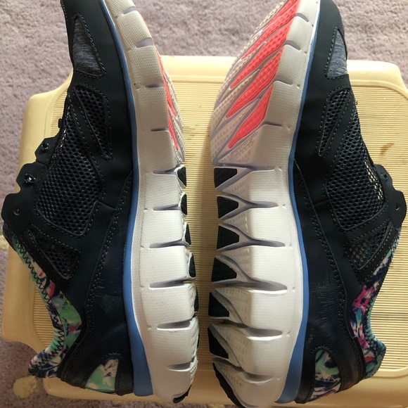 New Sketchers sport women’s tropical vibes - Picture 2 of 5